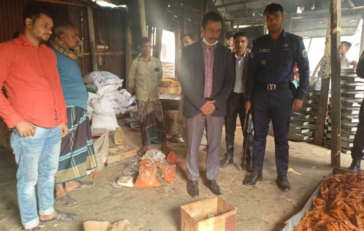বগুড়ায় খাবারে ভেজাল মেশানোর দায়ে দু’টি প্রতিষ্ঠানকে জরিমানা