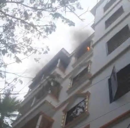 মুন্সীগঞ্জে আবাসিক ভবনে বিস্ফোরণ: অগ্নিদগ্ধ ৪