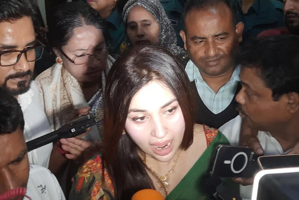 আওয়ামী লীগের মনোনয়ন ফরম কিনলেন চিত্রনায়িকা অপু