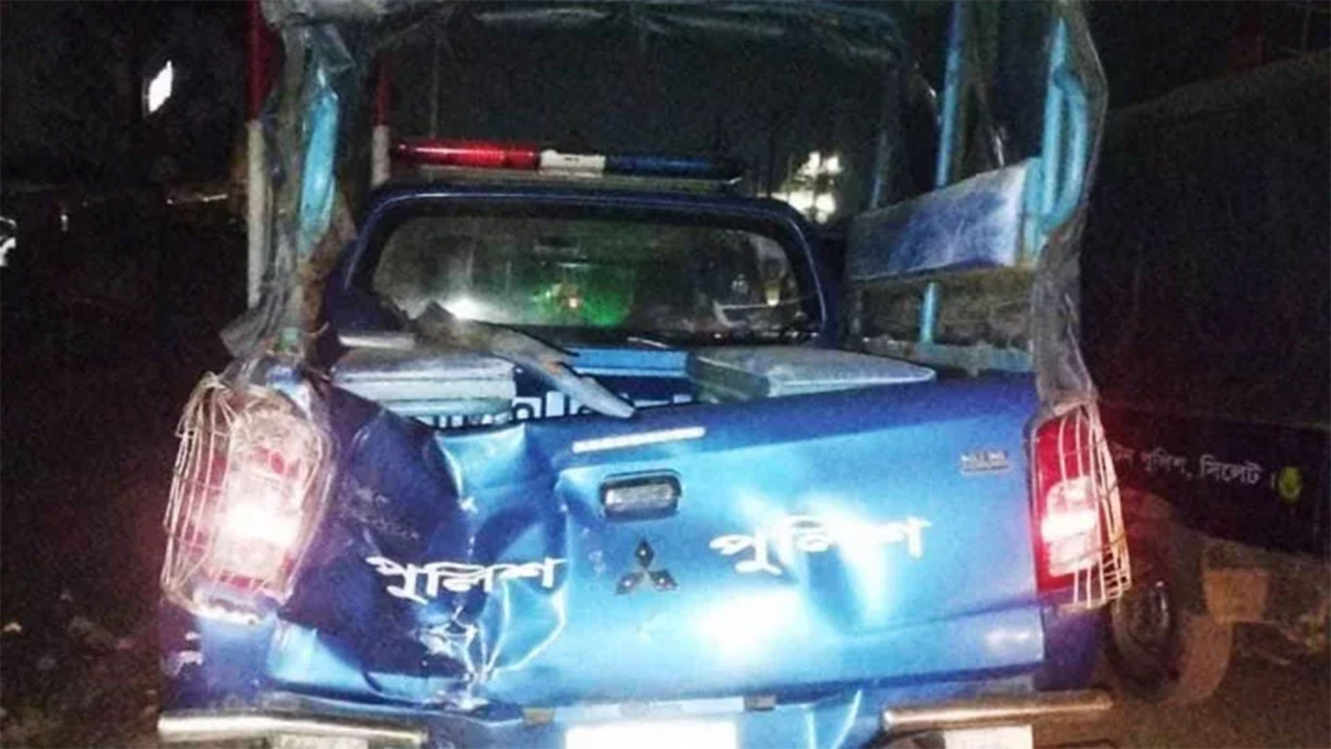 সিলেটে বাসের ধাক্কায় পুলিশের ৬ সদস্য আহত: আটক ০৩