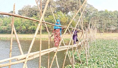 জরিনার মোড়ে সেতুর দাবিতে ভোগান্তিতে থাকা যশোর সদরের ১৪ গ্রামের মানুষ