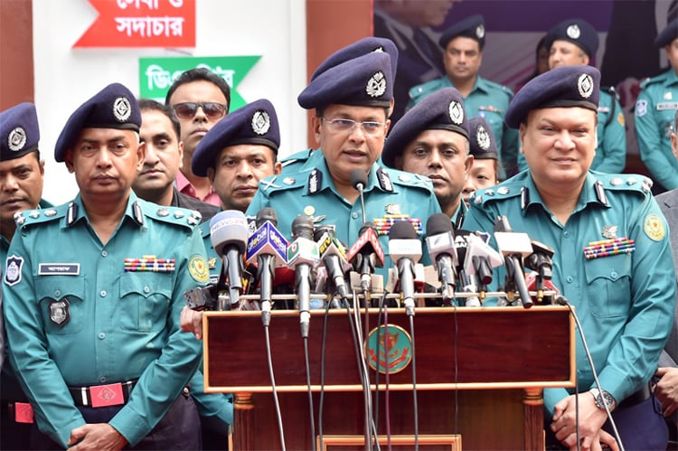 নিশ্ছিদ্র নিরাপত্তা ব্যবস্থা গ্রহণ করা হয়েছে বইমেলাকে ঘিরে : ডিএমপি কমিশনার