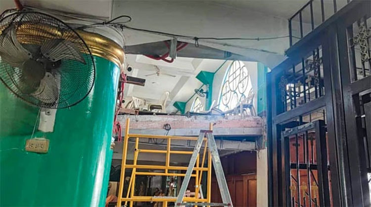 ফিলিপাইনে গির্জার বারান্দা ধসে ৫৪ জন আহত