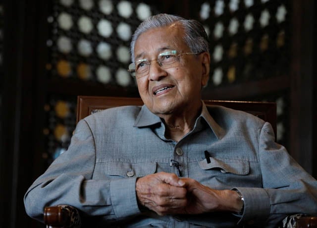 মালয়েশিয়ার সাবেক প্রধানমন্ত্রী মাহাথির হাসপাতালে