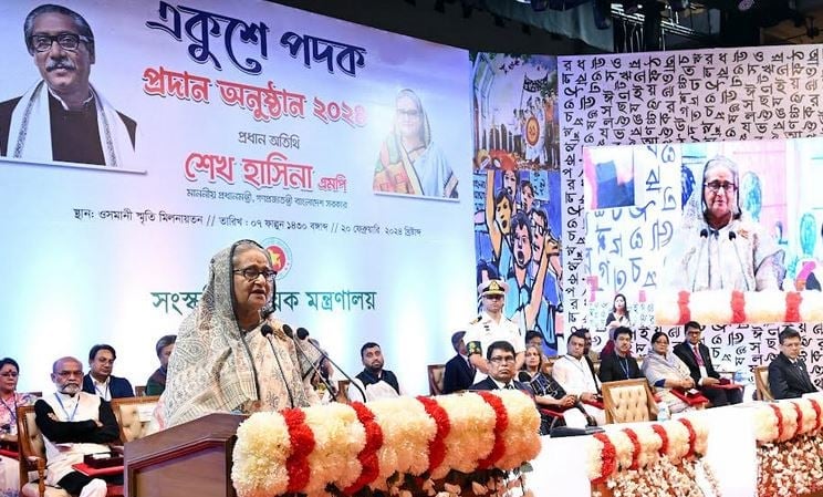 একুশ আমাদের মাথা নত না করতে শিখিয়েছে: প্রধানমন্ত্রী