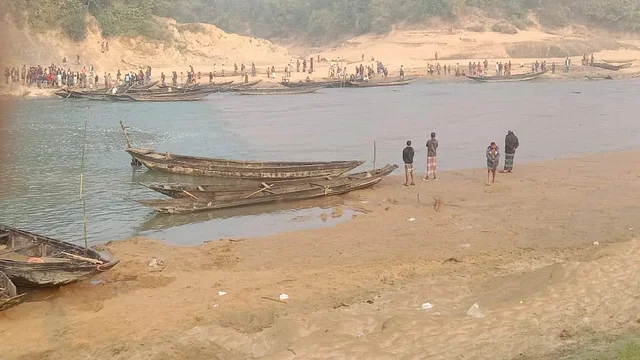 বালু উত্তোলনে চাঁদাবাজিকে কেন্দ্র করে সিলেটে দুই পক্ষের সংঘর্ষ: আহত ১০