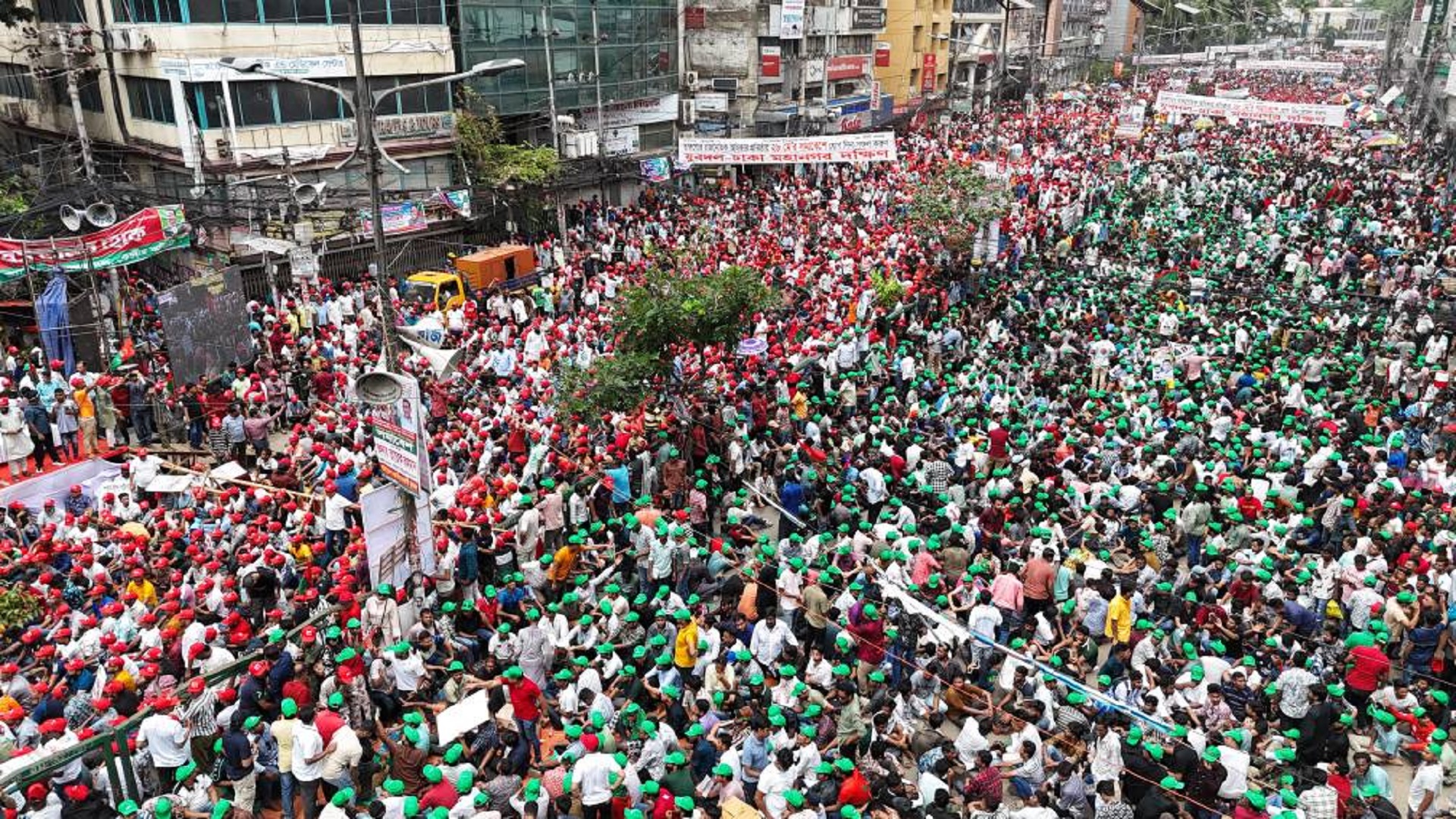 নয়াপল্টনে বিএনপির তারুণ্যের সমাবেশে নেতাকর্মীদের ঢল