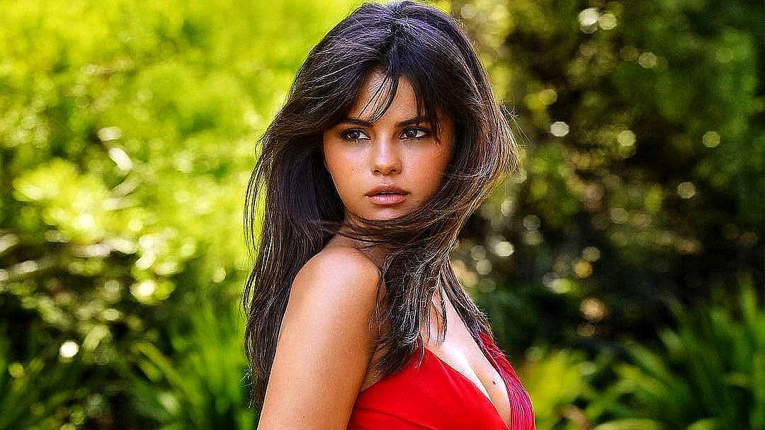 ভেপিং ছেড়েছেন সেলেনা, বড় ক্ষতি হয়েছে জানালেন নিজেই