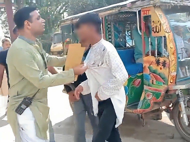 শ্রীপুরে থানা ফটকের সামনে যুবলীগের মিছিল, আটজনকে পুলিশে সোপর্দ