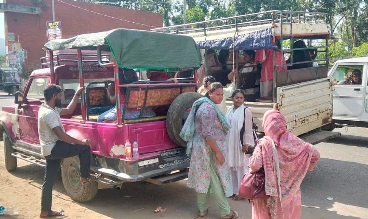 সাজেকে অবরোধ: মূল সমস্যা যেভাবে আড়ালে চলে যাচ্ছে