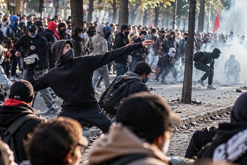 ইউরোপজুড়ে তরুণদের বিক্ষোভ, কেন ফুঁসছে জেন–জি?