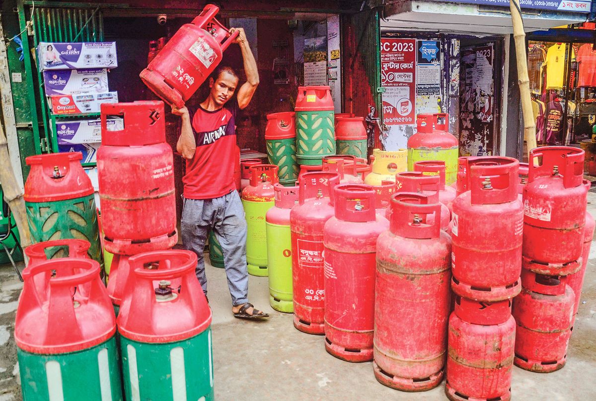 সুলভ সরকারি এলপিজি কোথায় যায়, কারা পায়