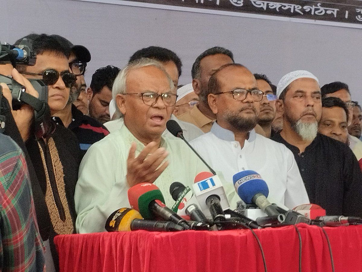 সংবিধান না মেনে জুলাই সনদ বাস্তবায়নের দাবি গায়ের জোরের শামিল: রিজভী